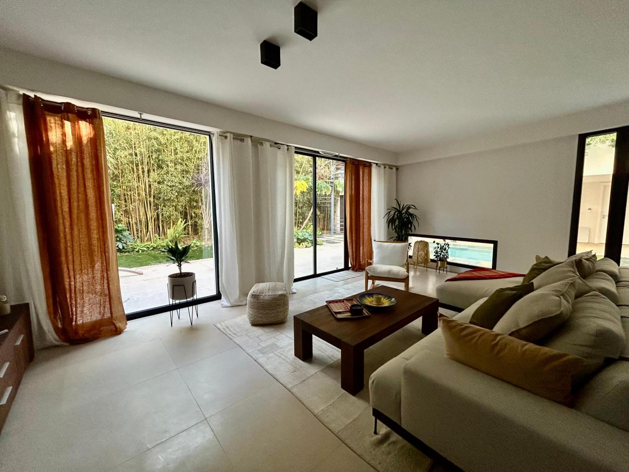 Rumah Bali Cannes Exterior photo